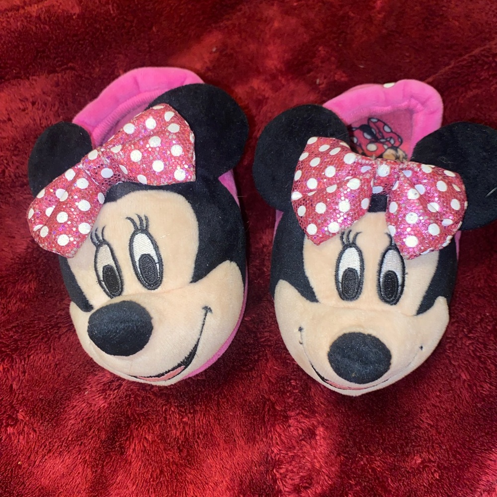 Minnie Mouse Slippers - Picture 2 of 6